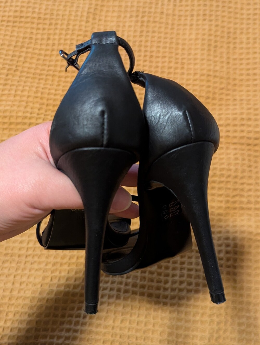 Steve Madden Black Strappy Open-Toe Heels, 6 - Picture 6 of 6